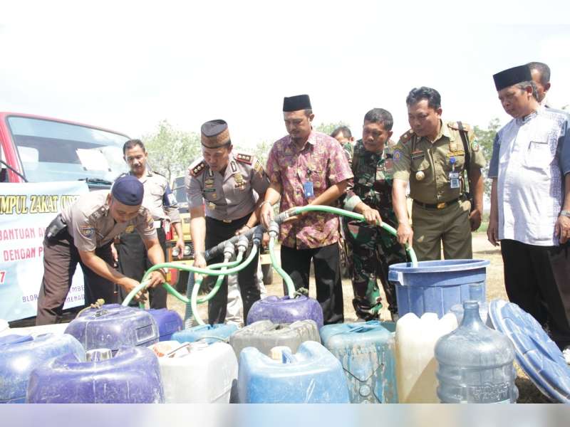 Polres Blora Berikan Bantuan Air Bersih 60 Ribu Liter pada Warga Bogorejo