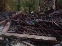 Rumah Warga Sekar Roboh Diterjang Angin Kencang