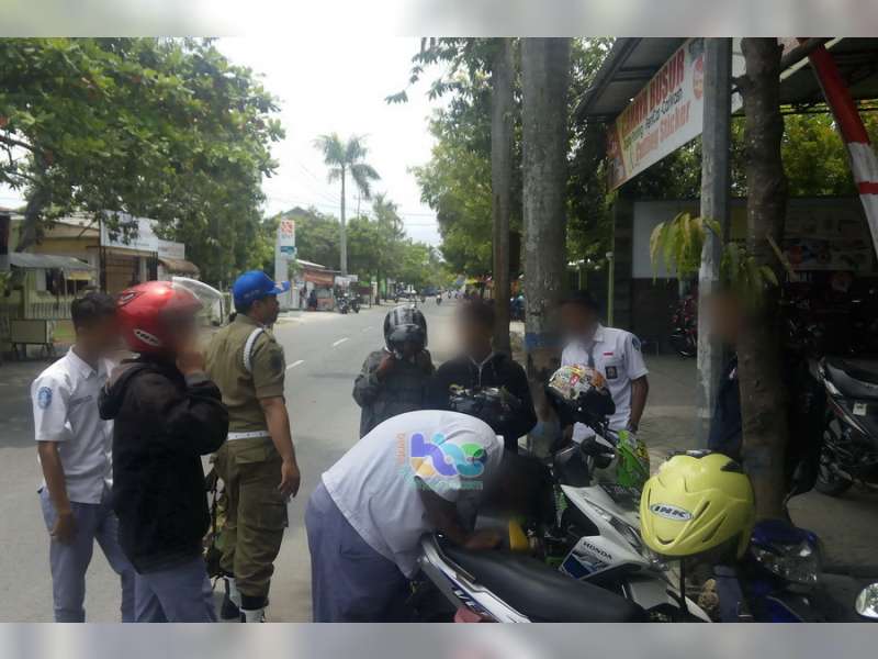 Nongkrong Saat Jam Sekolah, 18 Pelajar Kena Ciduk Satpol PP