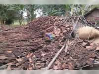 Satu Rumah Warga Rata Dengan Tanah Diterjang Angin Puting Beliung