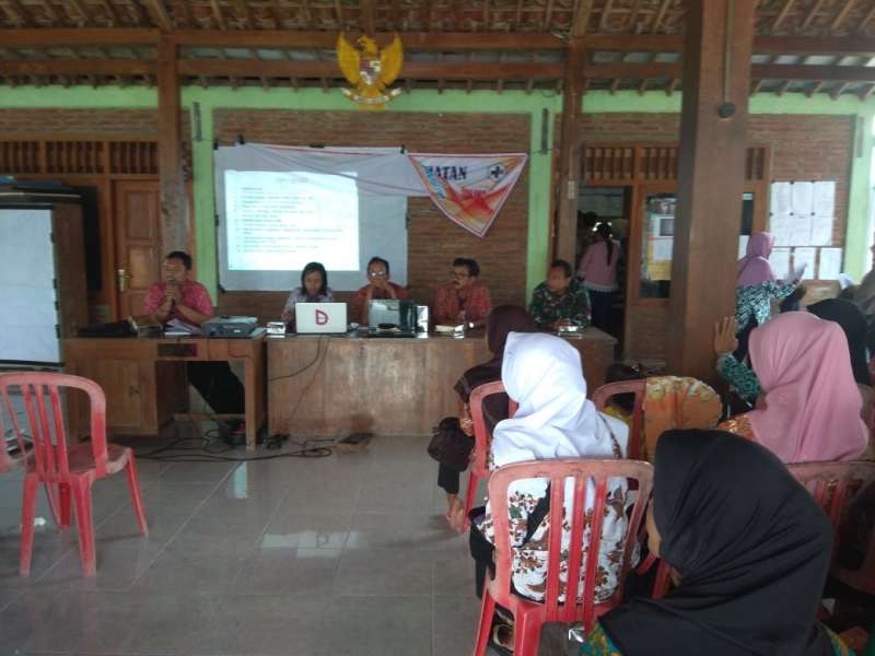 Dinkes Sosialisasi Imunisasi dan PTM Kepada Warga Meduri