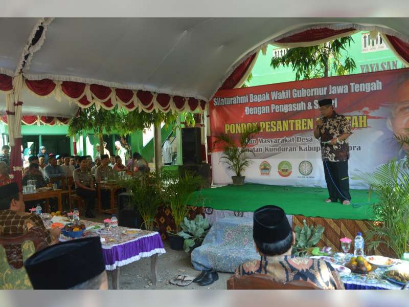 Mampir ke Ponpes Al-Falah Blora, Wagub Jateng Sumbang Rp50 Juta