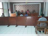 Tiga Orang Penjual Miras Tanpa Ijin Jalani Sidang Tipiring di PN Bojonegoro.