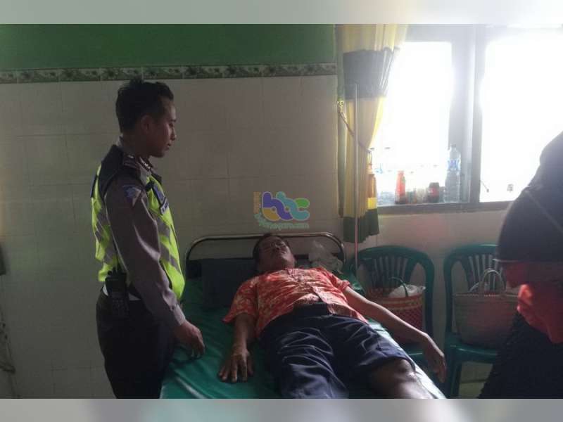 Kurang Konsentrasi, Supra Seruduk Smash, 4 Orang Babak Belur