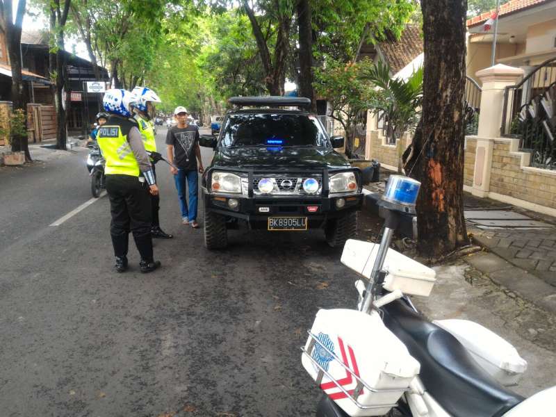 Satlantas Polres Bojonegoro Tindak Kendaraan Yang Gunakan Strobo