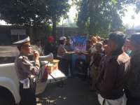 Polres Bojonegoro Bagikan 2500 Nasi Bungkus kepada Abang Becak