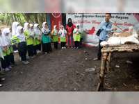 SD Muda Bojonegoro Adakan CTL Budidaya Jamur Tiram di Gayam