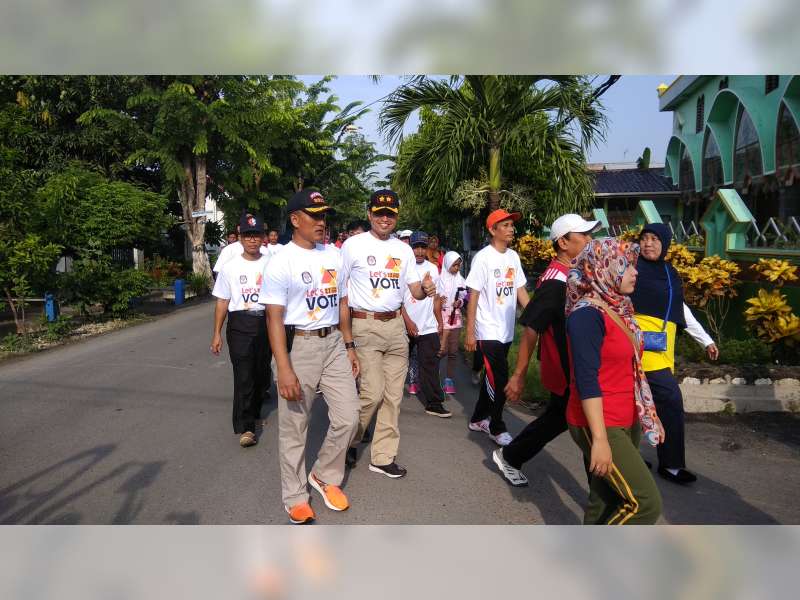 Sosialisasikan Pilkada 2018, KPU Bojonegoro Gelar Jalan Sehat