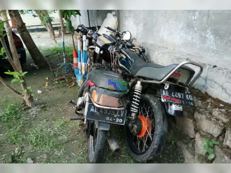 Tabrakan Motor di Margomulyo 3 Orang Babak Belur