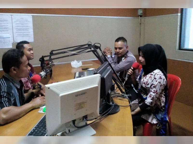Satlantas Polres Bojonegoro Sosialisasikan Operasi Zebra Semeru 2017 Melalui Radio