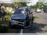 Vario Ditabrak Ertiga di Baureno, 2 Orang Luka-Luka