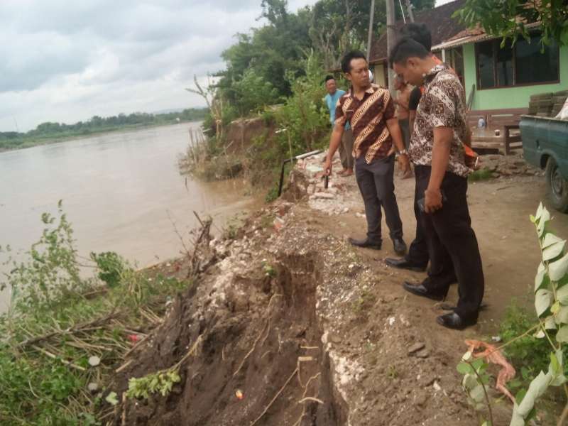 Belasan Rumah Warga Terkikis Arus Bengawan Solo