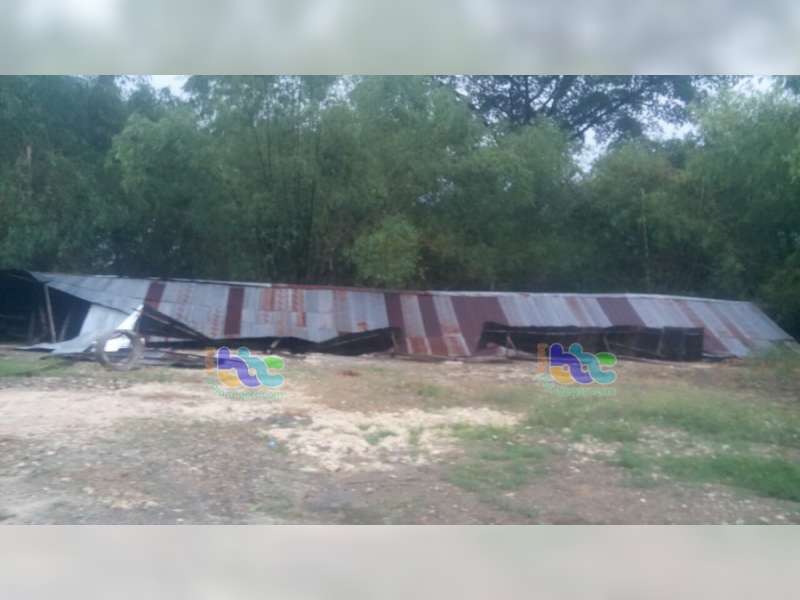 Gudang Milik Warga Kepohbaru Roboh Diterjang Angin