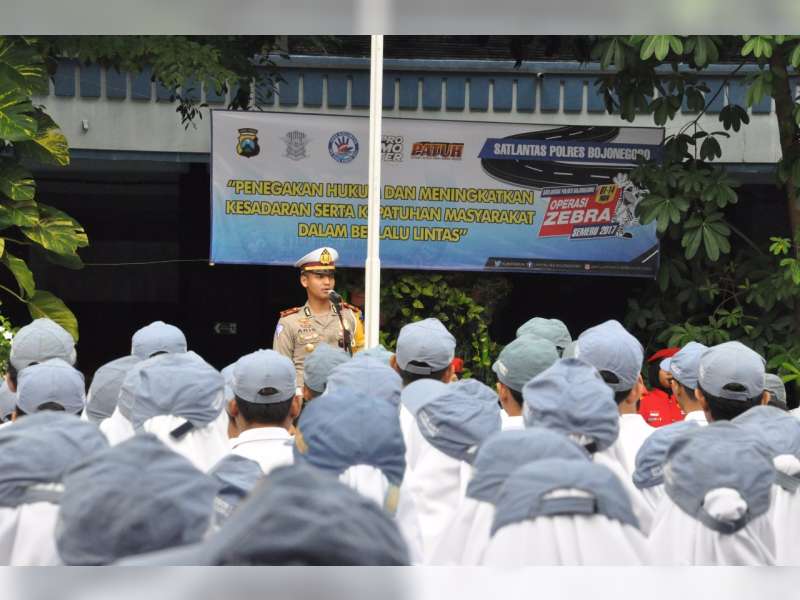 Hari Kelima Operasi Zebra, Polantas Bojonegoro Sosialisasi di Sekolahan