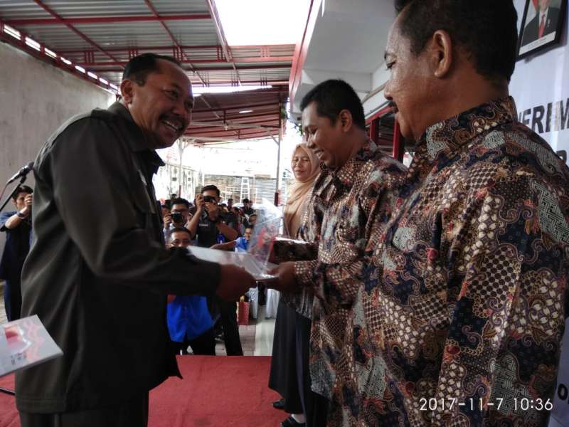 Sekda Serahkan Piagam Penghargaan Pendonor Aktif