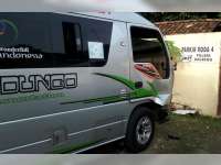 Bocah 15 Tahun Kendarai Mega Pro, Tabrak Minibus di Baureno