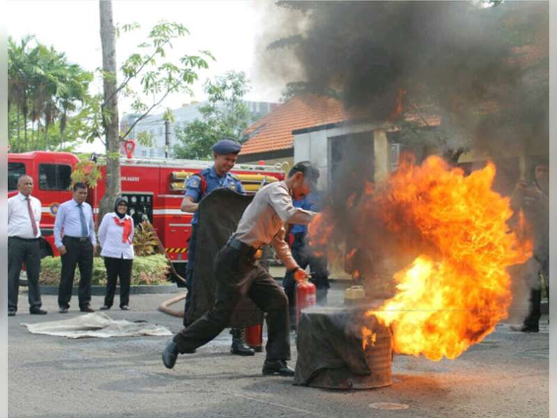 Antisipasi Kebakaran Markas, Polres Bojonegoro Gelar Latihan Pemadaman