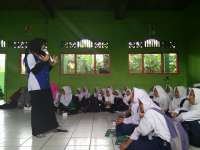 Murid-Murid MTs Petak Dapat Edukasi Internet Sehat