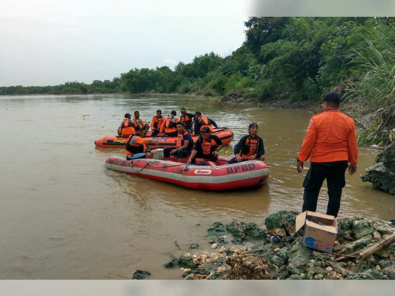 Tim SAR Terus Lakukan Pencarian Korban Tenggelam di Sungai Bengawan Solo Kalitidu