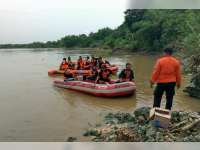 Tim SAR Terus Lakukan Pencarian Korban Tenggelam di Sungai Bengawan Solo Kalitidu