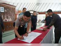 Kapolres Bojonegoro&nbsp;Lakukan MoU dengan Bupati Suyoto Terkait Dana Desa