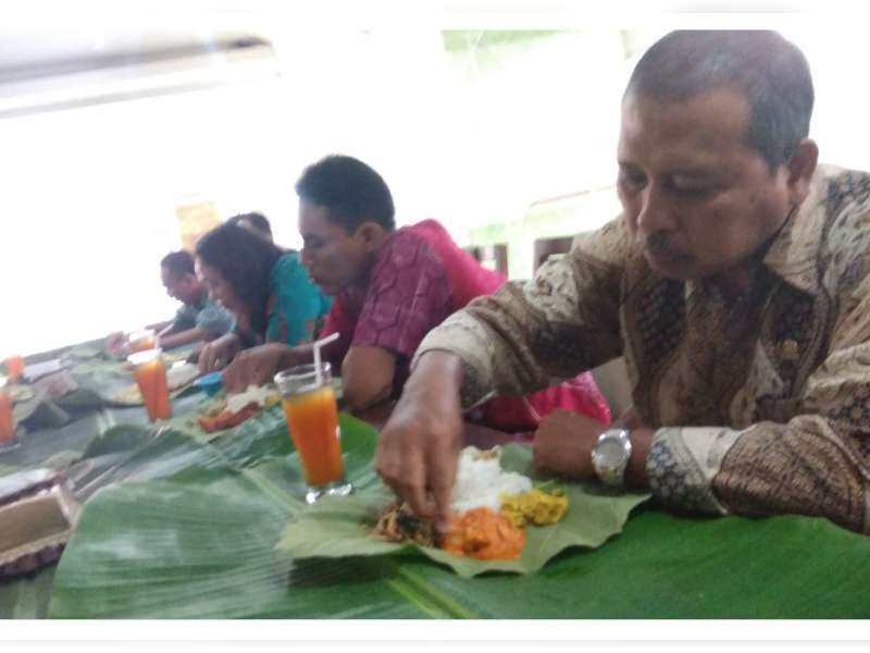 Sajian Terbaru GDK, Bersantap Alas Daun Jati