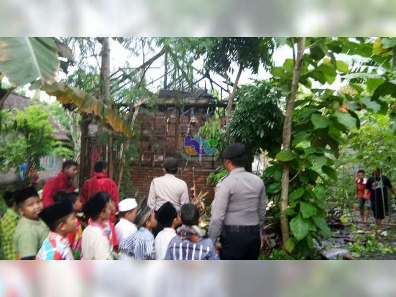 Ditinggal Cari Rumput, Rumah Warga Kalitidu Terbakar