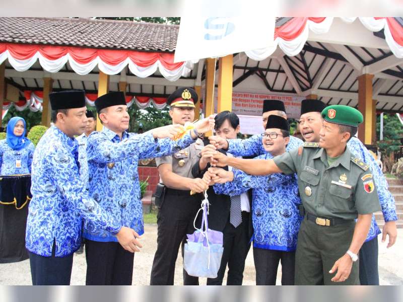 Wabup Pimpin Upacara Hari Korpri, PGRI dan Hari Kesehatan Nasional