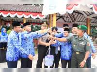 Wabup Pimpin Upacara Hari Korpri, PGRI dan Hari Kesehatan Nasional