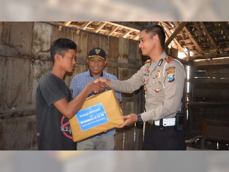 Bocah Yatim Piatu Sebatang Kara Ini Dapat Santunan dari Polres Bojonegoro