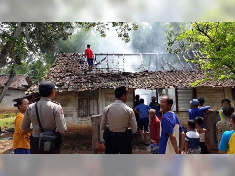 Diduga Akibat Obat Nyamuk Bakar, Rumah Warga Malo Ludes Terbakar