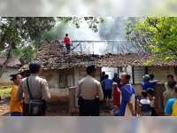 Diduga Akibat Obat Nyamuk Bakar, Rumah Warga Malo Ludes Terbakar