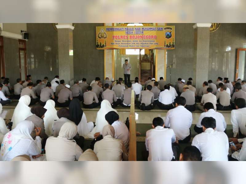 Polres Bojonegoro Gelar Peringatan Maulid Nabi di Masjid 