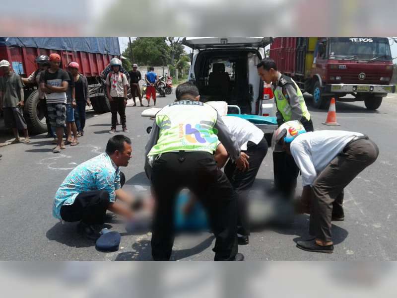 Hendak Menyeberang Jalan, Seorang Kakek Tewas Tertabrak Motor