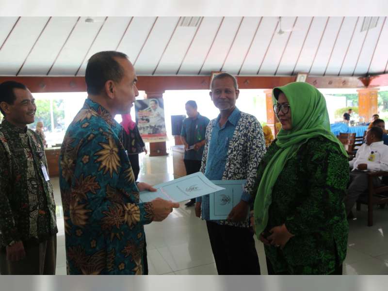 34 PNS Pemkab Bojonegoro Terima SK Purna Tugas