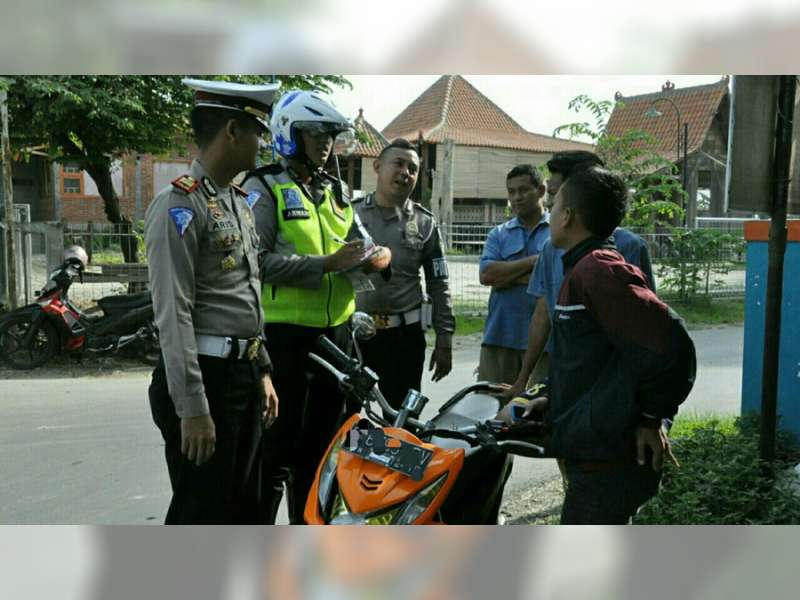 Sat Lantas Polres Bojonegoro Razia Pengguna Jalan Terobos Traffic Lights
