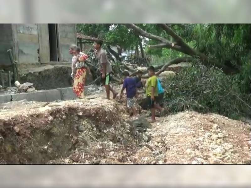Jalan Penghubung Desa di Blora Ambles