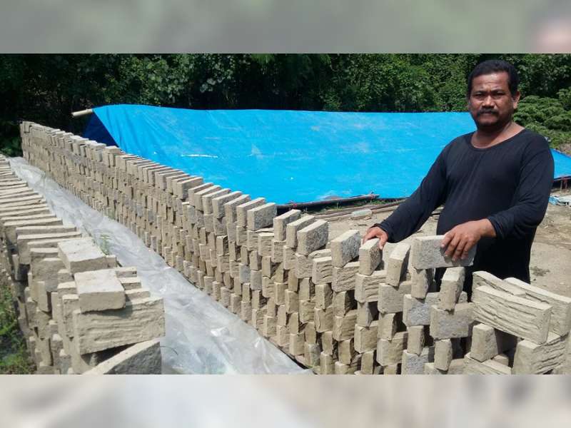 Musim Hujan Turunkan Omset Pengusaha Batu Bata