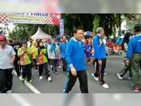 Bupati Bojonegoro Berangkatkan Jalan Sehat HUT Korpri dan HUT Dharma  Wanita