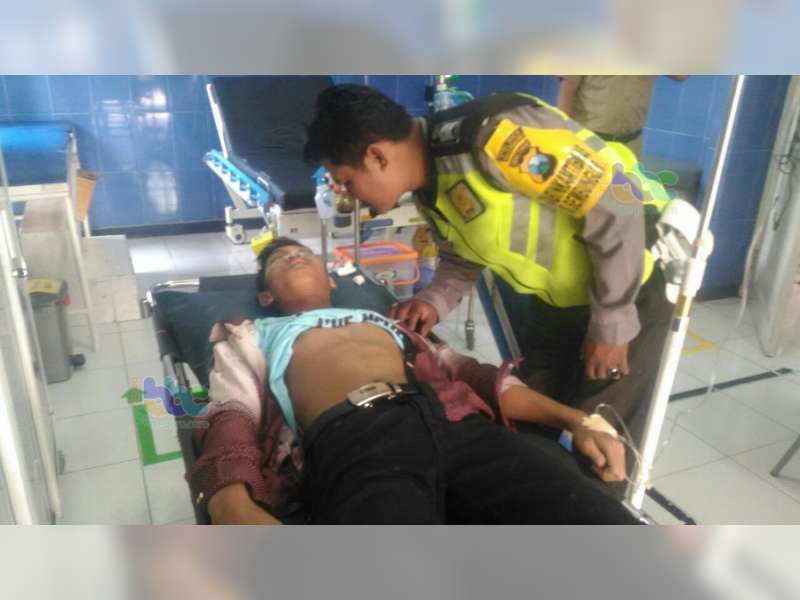 Diserempet Truk di Baureno, Pengendara Motor Babak Belur