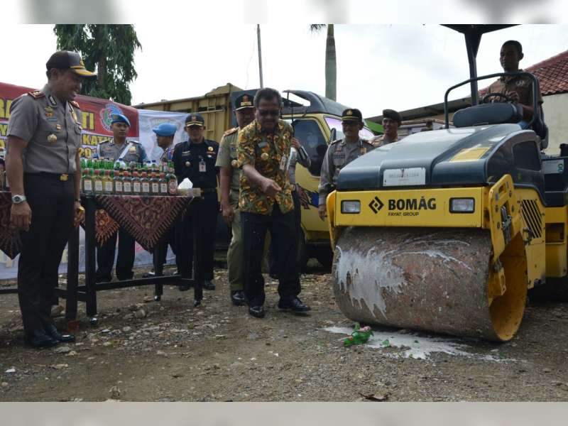 Bupati Blora Pimpin Apel Gelar Pasukan dan Pemusnahan Miras
