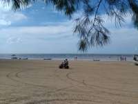 Serunya Liburan di Pantai Karang Jahe Nan Eksotis