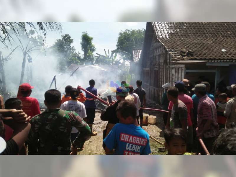 Diduga Akibat Korsleting Listrik, Rumah Warga Kalitidu Ludes Terbakar