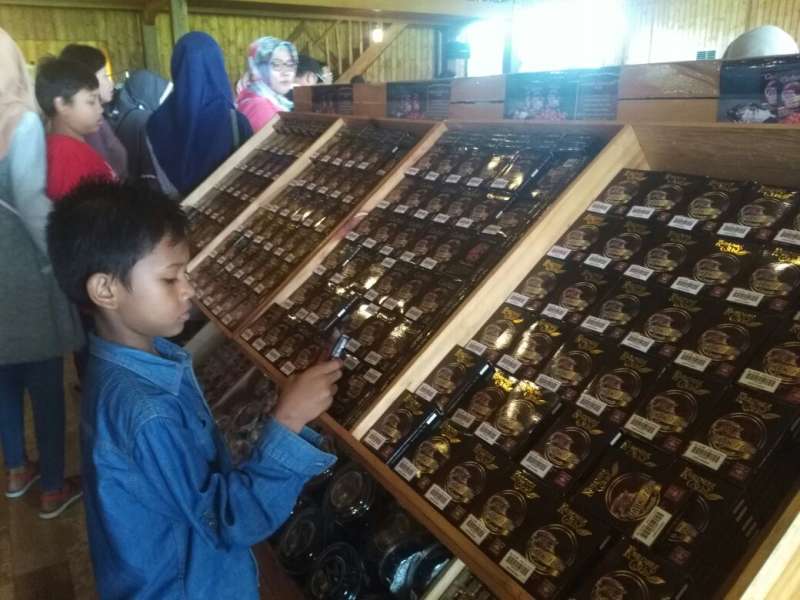 Kampung Coklat Blitar Semua Olahan Coklat Ada Di Sini Beritabojonegoro Com