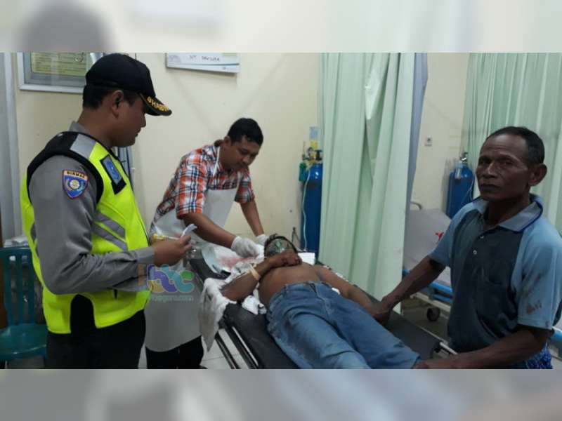 Akibat Jalan Bergelombang, Seorang Pemotor di Sugihwaras Terjatuh Hingga Tak Sadarkan Diri