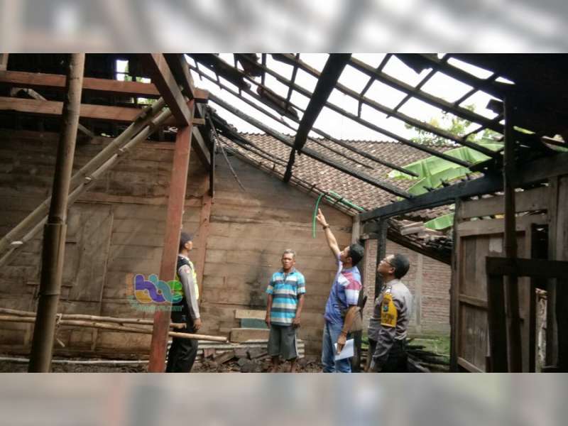 Diduga Akibat Bediang, Kandang Milik Warga Tambakrejo Terbakar