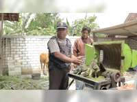 Dengan Biaya Pribadi, Aipda Suyono Buat Mesin Pencacah Rumput