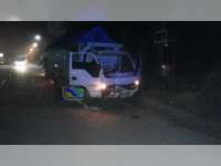 Diduga Pengemudi Mengantuk, di Kalitidu Truk Tabrak Tiang Lampu PJU