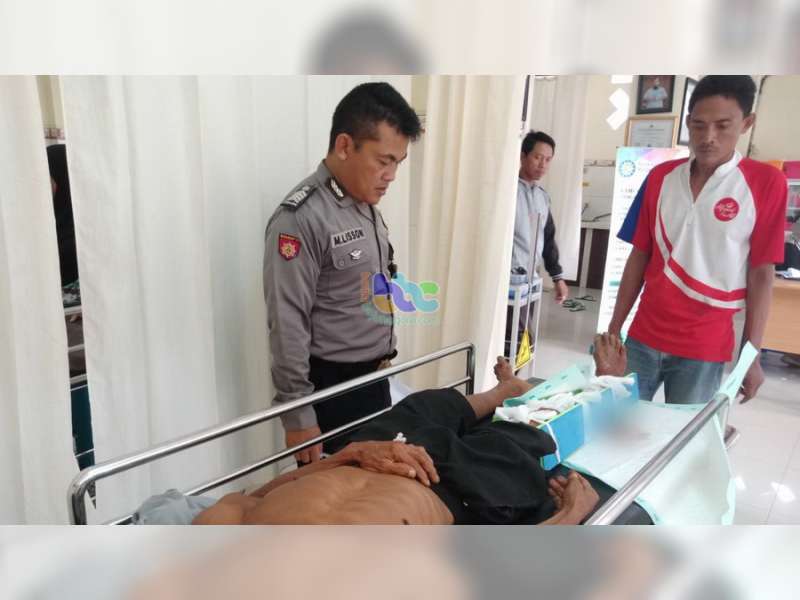 Seorang Kakek Pejalan Kaki di Baureno, Patah Kaki Setelah Ditabrak Motor