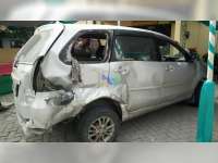 Mendadak Putar Balik, Xenia Ditabrak Truk Boks Dari Belakang